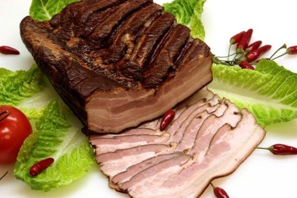 Boczek wędzony w naturalnym dymie Wolarek